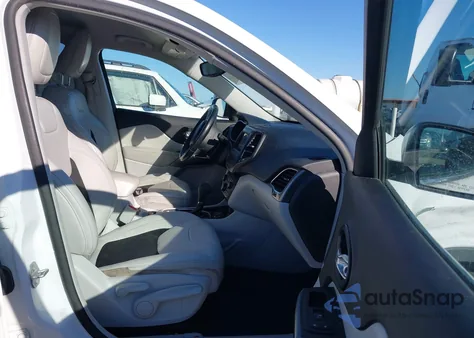 2021 Jeep Cherokee Latitude Plus Fwd from USA, damaged, VIN 1C4PJLLB6MD108390